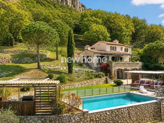 Villa avec vue mer et piscine, au calme à deux pas du villag. 180m² Châteauneuf Grasse