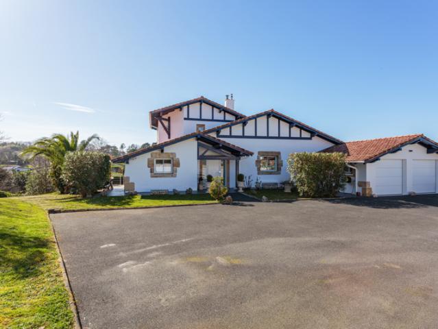 Villa avec vue mer, piscine et dépendance Côte Basque
