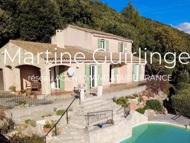 VILLA 6 PIÈCES AVEC PISCINE ET VUE PANORAMIQUE