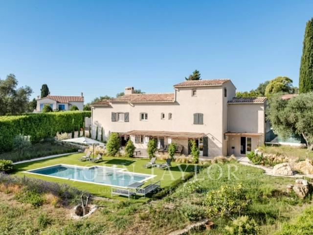 Villa avec vue panoramique, au calme et à pied des commerces