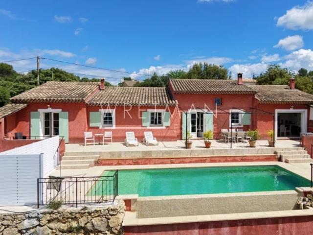 Villa avec vue panoramique et piscine à débordement en position dominante Lorgues
