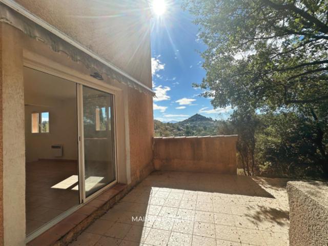 Villa avec vue panoramique et piscine à Vidauban