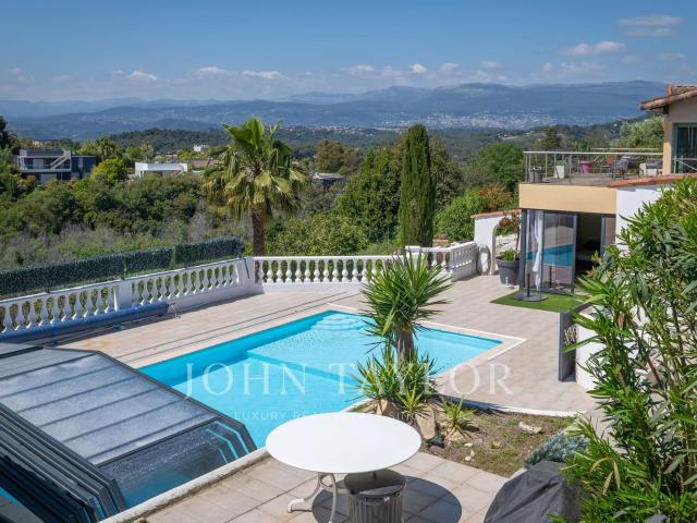 Villa avec vue panoramique et piscine – Croix des Gardes 190m² Cannes