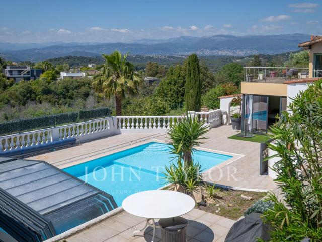 Villa avec vue panoramique et piscine – Croix des Gardes