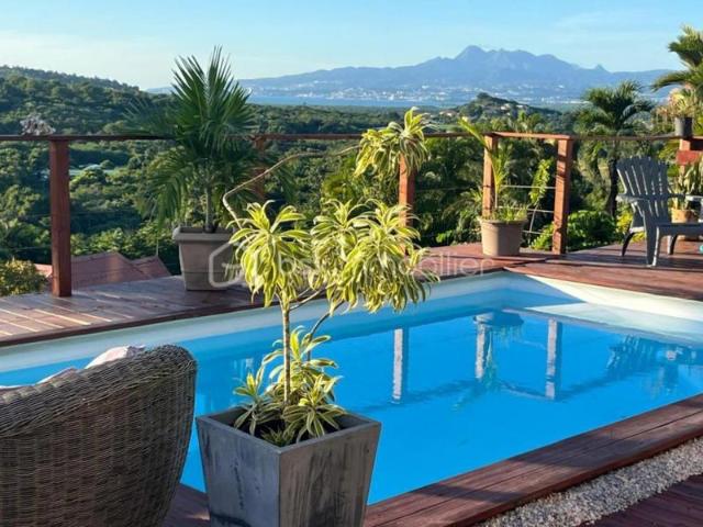 Petite Villa avec Vue Panoramique sur la Baie de Fort de France – Idéale Primo Accédants et Investissement Locatif