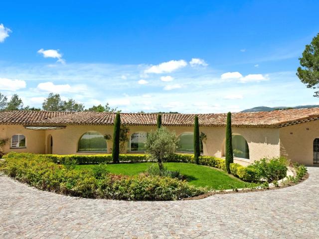 Villa avec vue sur château de Castellaras 540m² Mougins