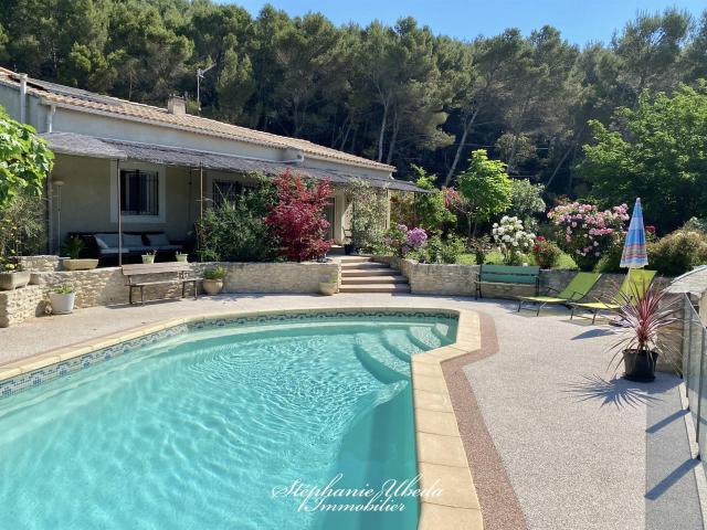 Villa Avec 2 Appartements Dans Un Environnement Privilegie 202m² Mérindol