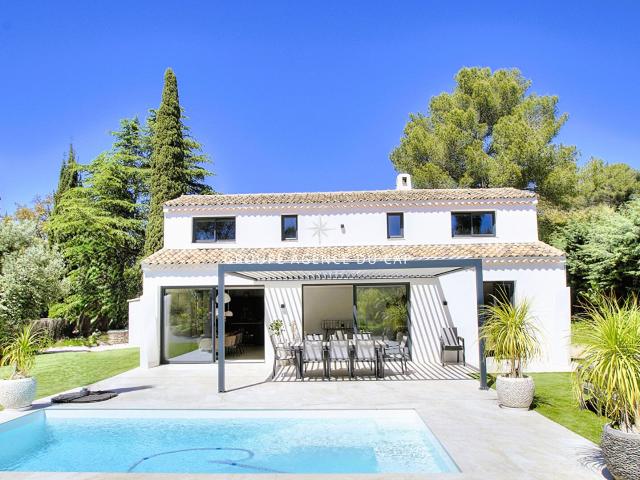 Villa Avec 4 Chambres Et Piscine Dans Un Quartier Residentie. 150m² Fréjus
