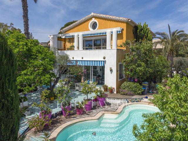 Villa bandolaise de caractère – Vue parc, piscine & centre/p. 174m² Bandol