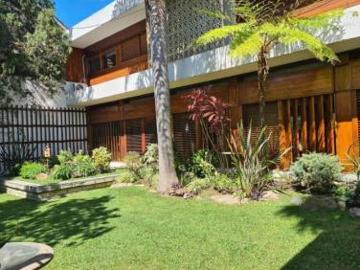 Villa Ballester. Casa 5 ambientes. Con piscina
