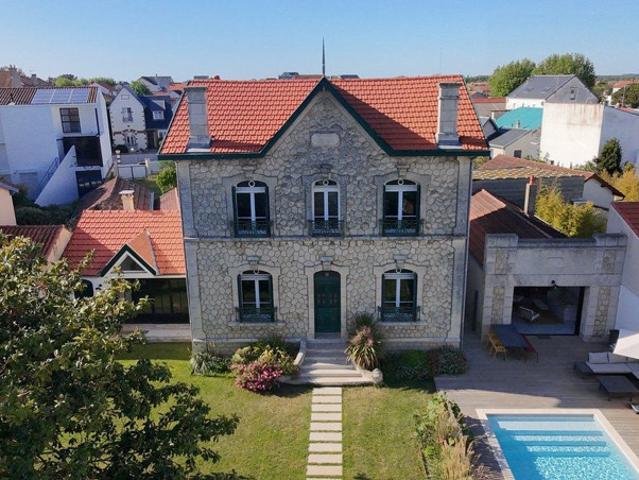 Villa balnéaire 199m2 — jardin, piscine, vie à pied à Chât
