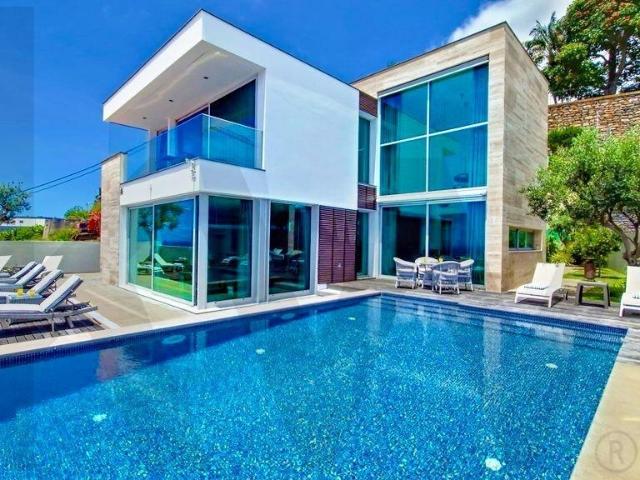 VILLA BAY VIEWS