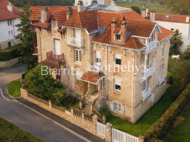 Villa Belle Époque – Centre de Biarritz – Au calme