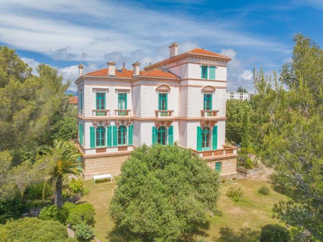 Demeure d’exception Belle Époque avec parc séculaire Saint Raphaël