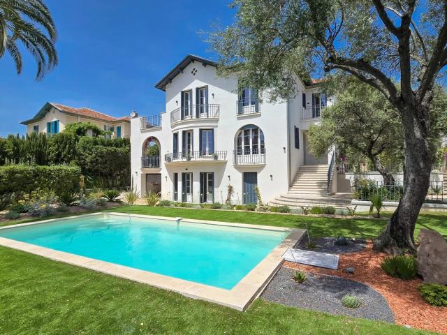 Villa Belle Époque rénovée à pied de la mer et du centre vi. 250m² Saint Raphaël
