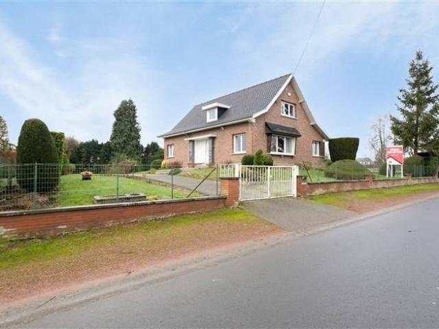 Villa bien avec 3 chambres et garage séparé sur un terrain e
