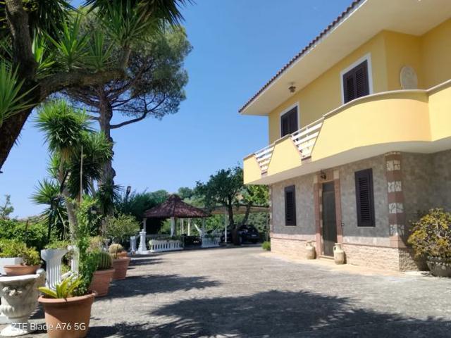 VILLA BIFAMILIARE 279 mq con 3.300 mq di terreno € 399.000 – Sezze LT