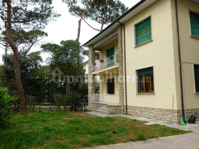 Villa bifamiliare via dei Mandorli 3, Tirrenia, Pisa
