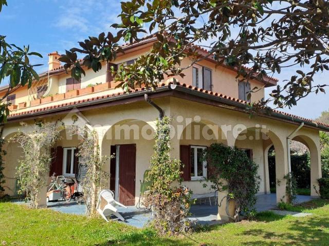 Villa bifamiliare via dello Zodiaco 7, Marina di San Nicola, Ladispoli