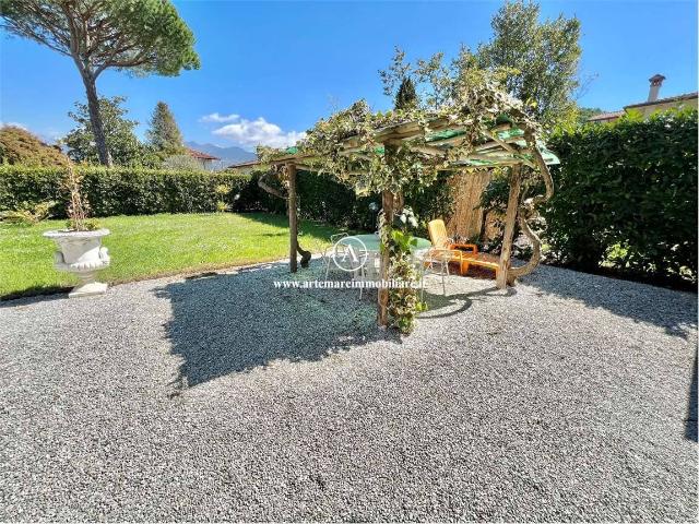 Villa bifamiliare via della barbiera, Roma Imperiale, Forte dei Marmi