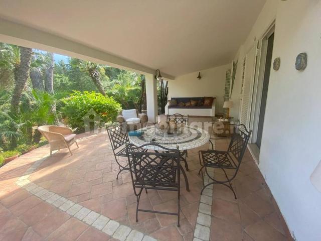 Villa bifamiliare via delle Rose, Ostuni Costa, Ostuni