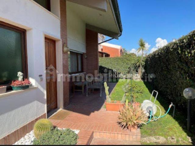 Villa bifamiliare via Mediterraneo 25, Campo Ascolano Villaggio Tognazzi, Pomezia