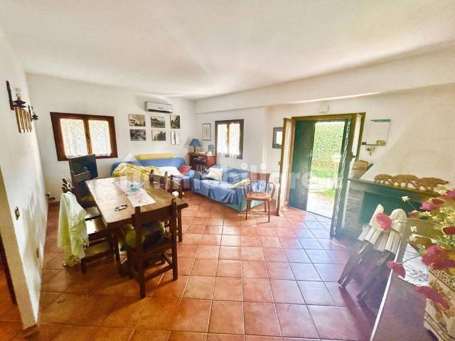 Villa bifamiliare via Porto Maurizio 16, Fregene, Fiumicino