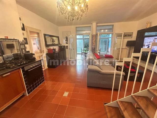 Villa bifamiliare via Palmiro Togliatti 8, San Giacomo, Santa Barbara, Nettuno