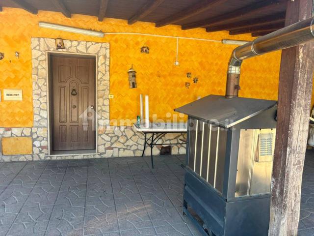 Villa bifamiliare via Pantano, Centro, Guidonia Montecelio