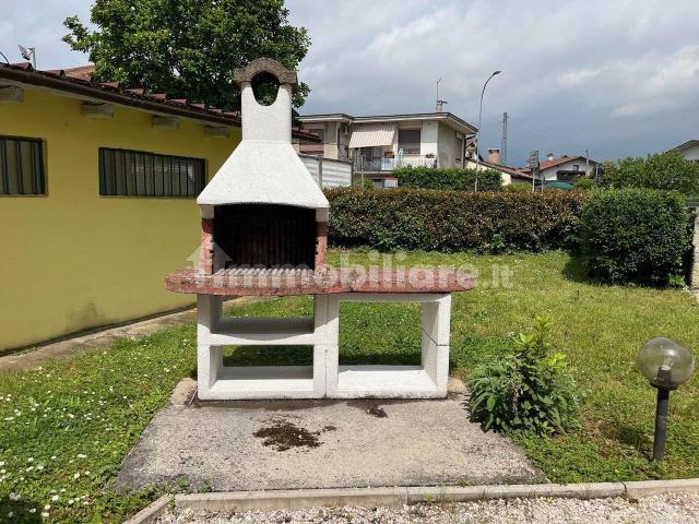 Villa bifamiliare via Pasubio, Caldogno Rettorgole Cresole, Caldogno