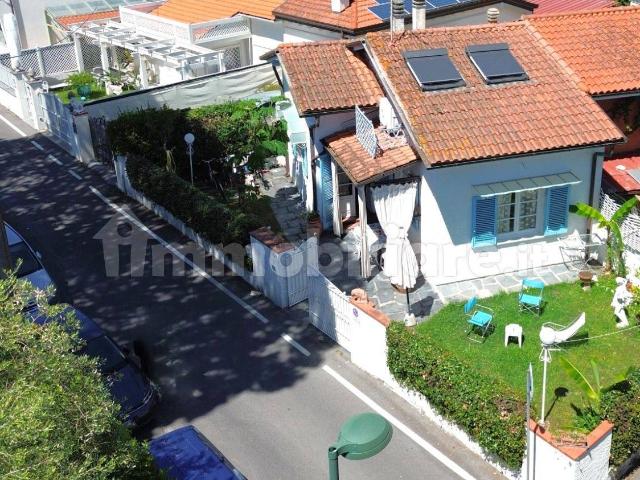 Villa bifamiliare via Piave, Centro, Forte dei Marmi