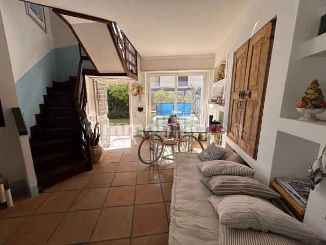 Villa bifamiliare via Riccione 114, Fregene, Fiumicino