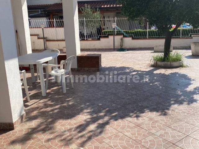 Villa bifamiliare viale Venezia 31, Villaggio Carrao, Cropani
