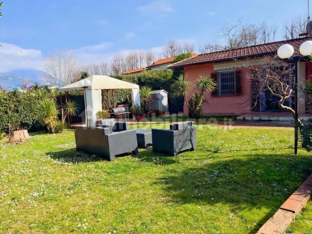 Villa bifamiliare viale Apua 185, Pietrasanta
