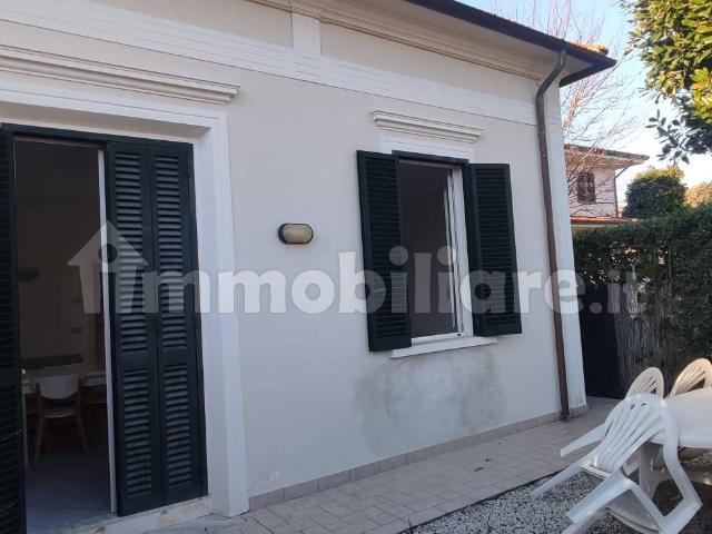 Villa bifamiliare, buono stato, 77 m², Pietrasanta