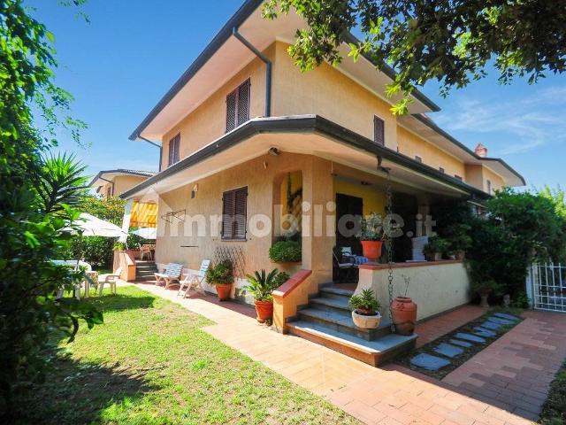 Villa bifamiliare, buono stato, 130 m², Pietrasanta