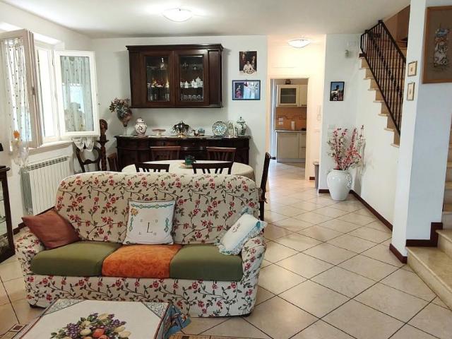 Villa Bifamiliare con giardino, Camaiore capezzano pianore