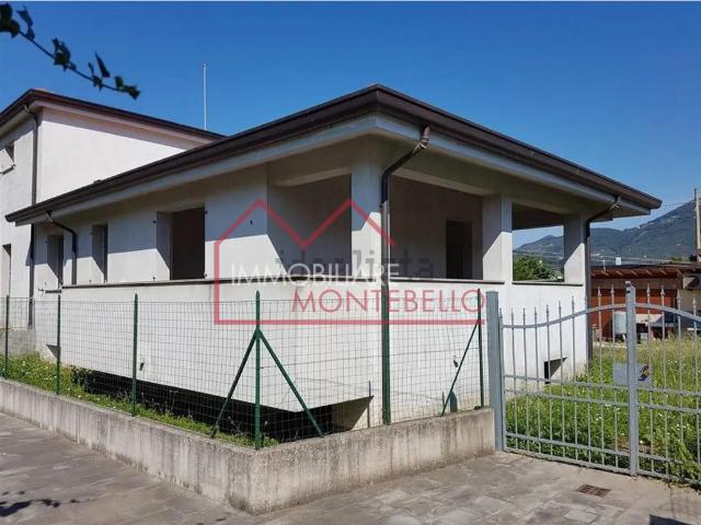Villa Bifamiliare con giardino, Camaiore centro