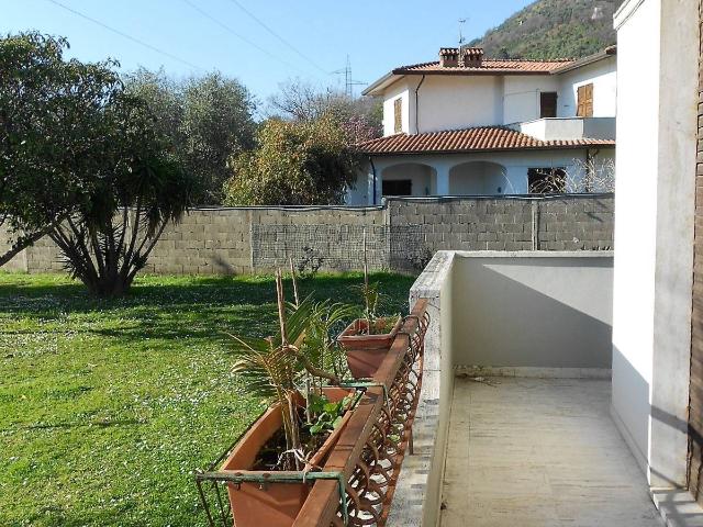 Villa Bifamiliare con giardino, Carrara sant'antonio