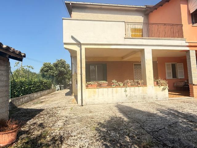 Villa Bifamiliare con giardino a Alatri