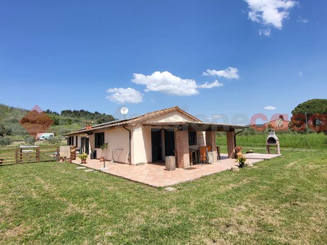 Villa Bifamiliare con giardino a Bibbona