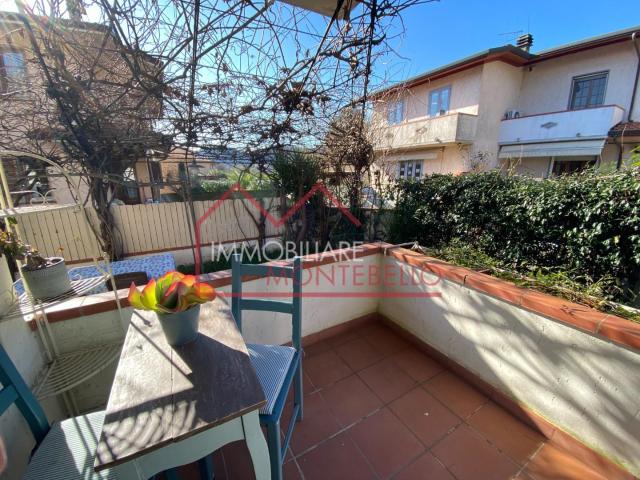 Villa Bifamiliare con giardino a Camaiore