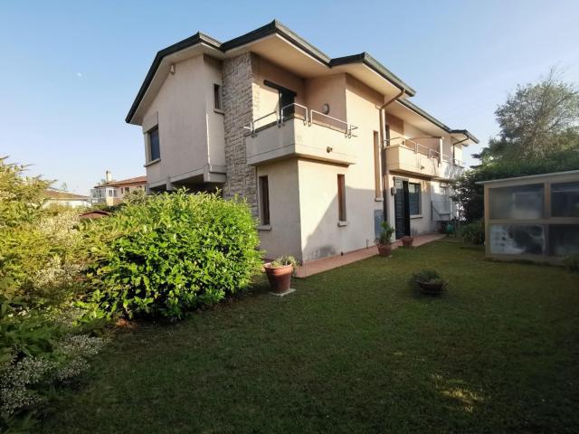 Villa Bifamiliare con giardino a Fucecchio