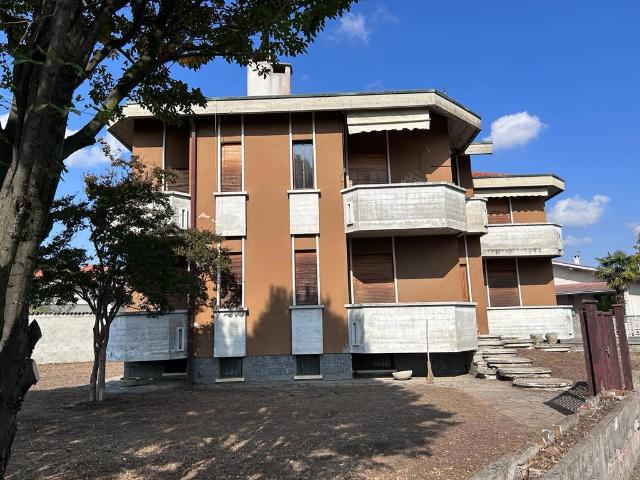 Villa Bifamiliare con giardino a Garlasco