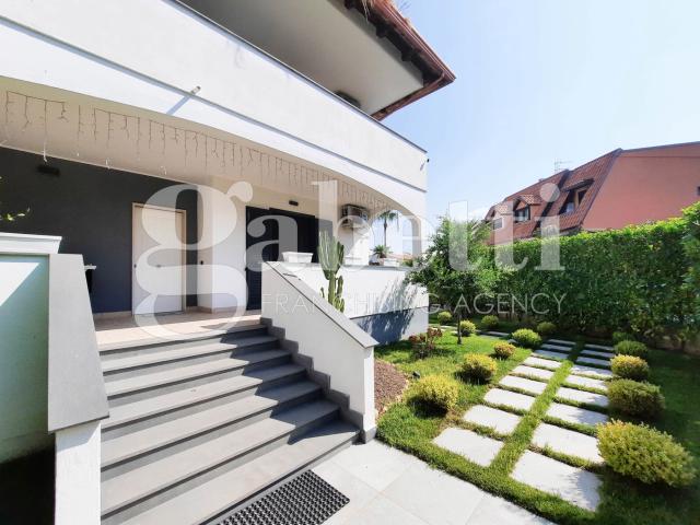 Villa Bifamiliare con giardino a Giugliano in Campania