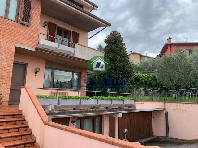 Villa Bifamiliare con giardino a Montecatini Terme