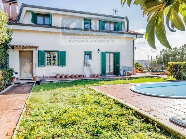 Villa Bifamiliare con giardino a Monterotondo