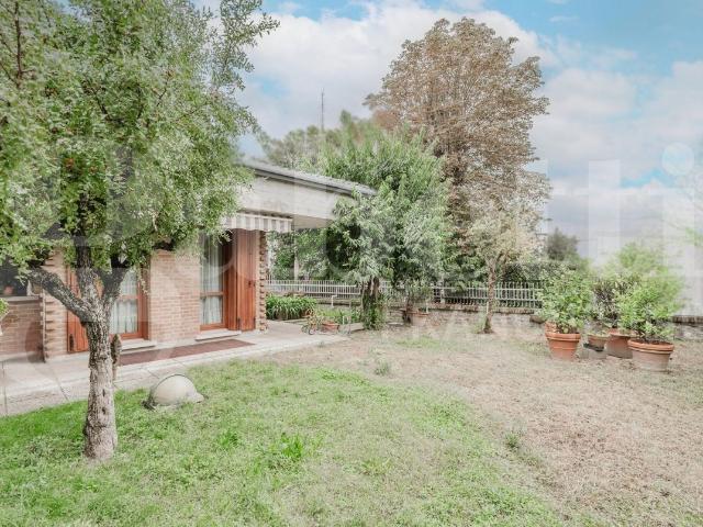 Villa Bifamiliare con giardino a Padova
