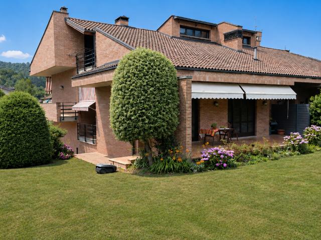 Villa Bifamiliare con giardino a Saluzzo