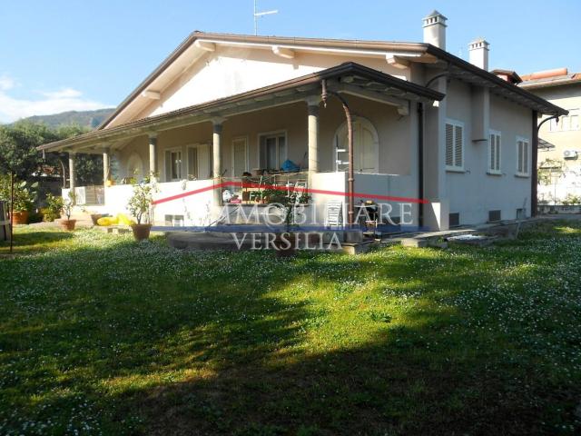 Villa Bifamiliare con giardino, Seravezza querceta